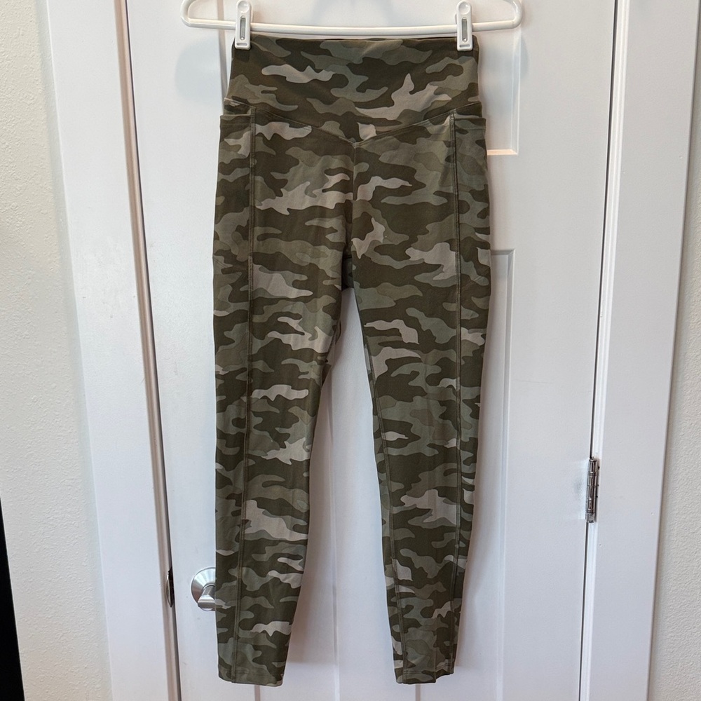 PINK Victoria's Secret Green Camo Leggings